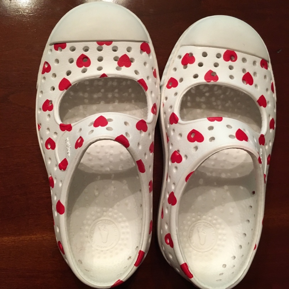 Native toddler girl’s shoes size 6